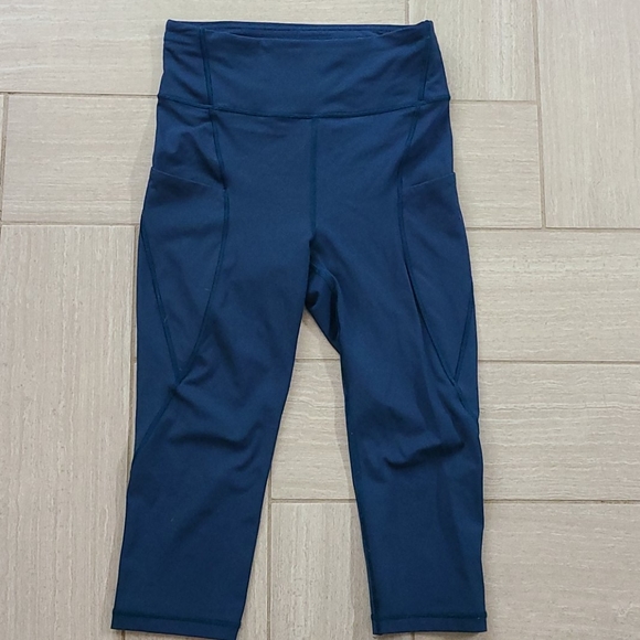 lululemon athletica Pants - Lululemon Break Free crop in night tide size 6